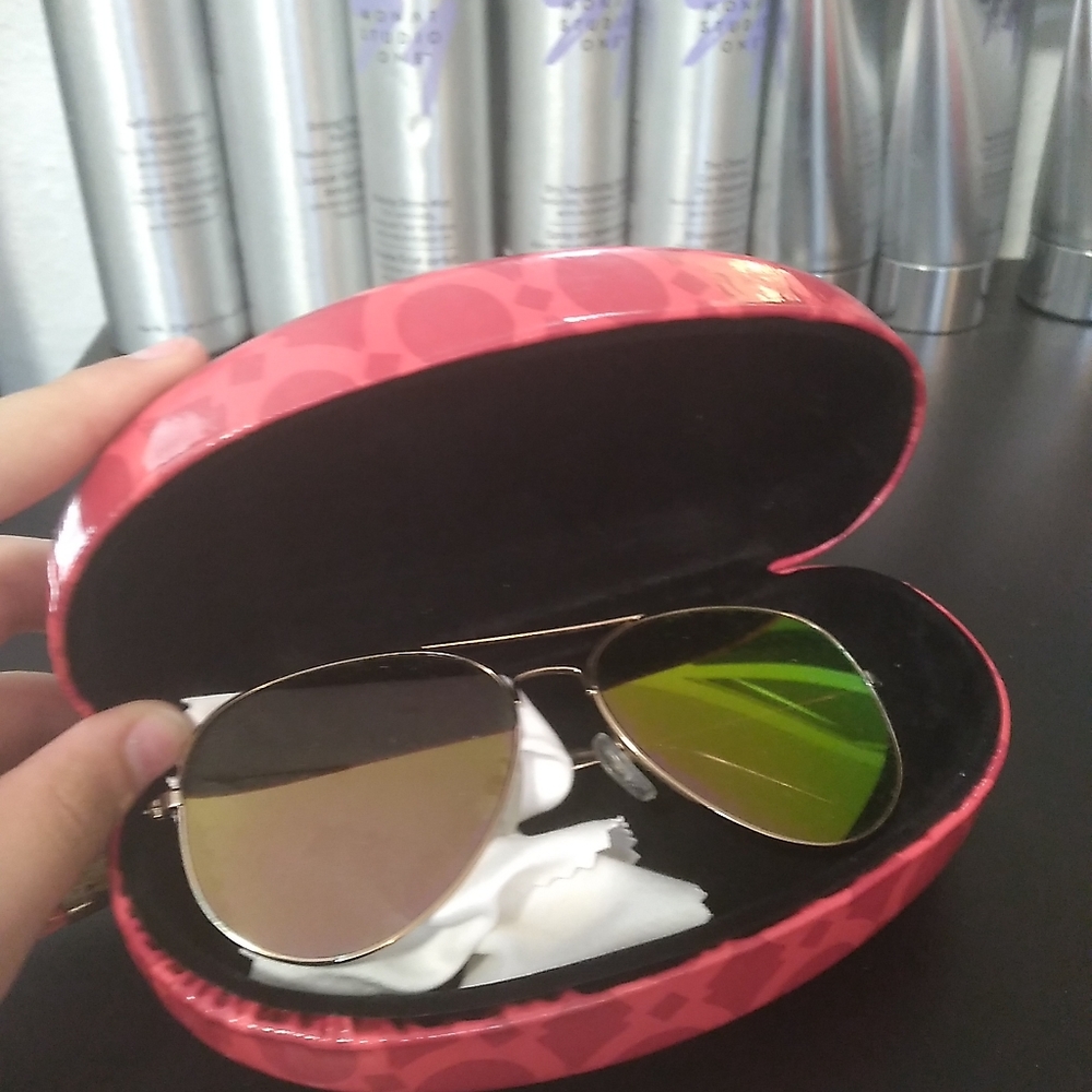 ISAAC MIZRAHI NEW YORK womens sunglasses with case